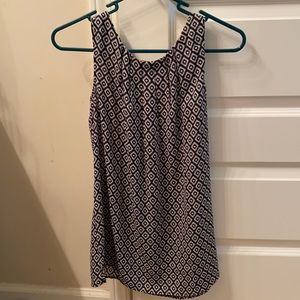 XS Loft black and white sleeveless blouse